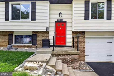 Exterior - 8373 Magic Leaf Rd, Springfield, VA 22153 photo 2 of 19