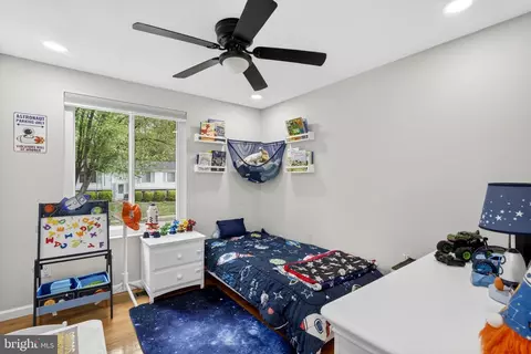 Bedroom - 8373 Magic Leaf Rd, Springfield, VA 22153 photo 7 of 9