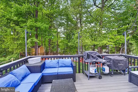 Exterior - 8373 Magic Leaf Rd, Springfield, VA 22153 photo 15 of 19