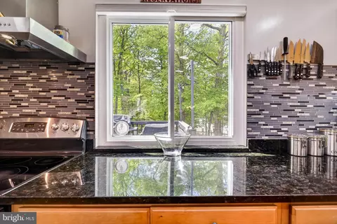 Kitchen - 8373 Magic Leaf Rd, Springfield, VA 22153 photo 4 of 5