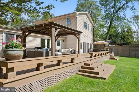 7113 Carol Ln, Falls Church, VA 22042