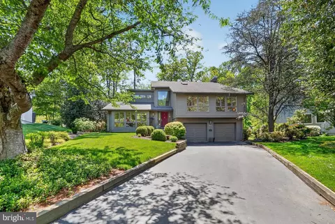 9431 Talisman Dr, Vienna, VA 22182