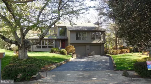 9431 Talisman Dr, Vienna, VA 22182