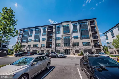 12880 Mosaic Park Way #1-Q, Herndon, VA 20171