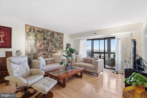 8360 Greensboro Dr #1003, Mclean, VA 22102