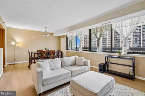 5501 Seminary Rd #1703S, Falls Church, VA 22041