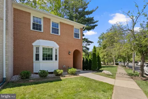 8361 Thompson Rd, Annandale, VA 22003