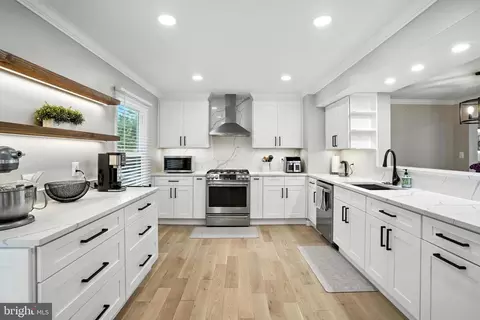 6586 Morning Meadow Dr, Alexandria, VA 22315