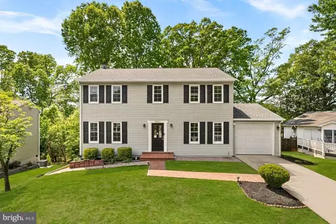 9361 Tartan View Dr, Fairfax, VA 22032