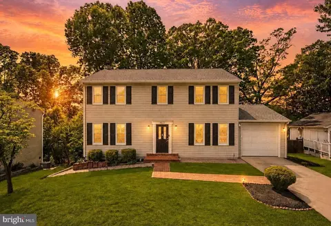 9361 Tartan View Dr, Fairfax, VA 22032
