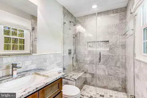 Bath - 6600 Kensal Ct, Springfield, VA 22152 photo 2 of 3