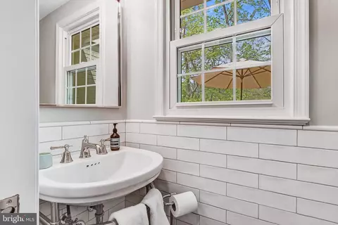 Bath - 6600 Kensal Ct, Springfield, VA 22152 photo 1 of 3