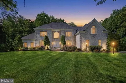 9395 Wolf Trap Creek Ct, Great Falls, VA 22066