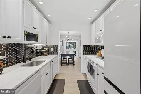 9806 Sweet Mint Dr, Vienna, VA 22181