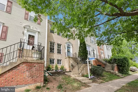 4818 Pheasant Brook Ln, Fairfax, VA 22033