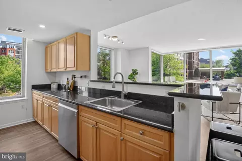 Kitchen - 2726 Gallows Rd #216, Vienna, VA 22180 photo 3 of 4