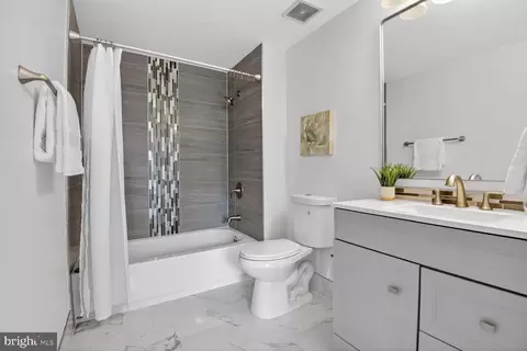 Bath - 2726 Gallows Rd #216, Vienna, VA 22180 photo 1 of 3
