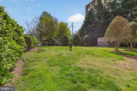Exterior - 2726 Gallows Rd #216, Vienna, VA 22180 photo 2 of 13