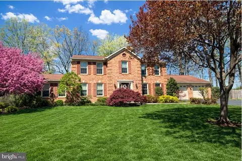 12822 Willow Glen Ct, Herndon, VA 20171