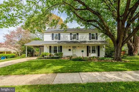 8314 Briar Creek Dr, Annandale, VA 22003