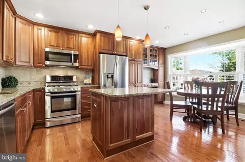 4866 Carriagepark Rd, Fairfax, VA 22032