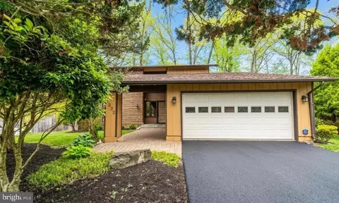 5222 Bradfield Dr, Burke, VA 22015