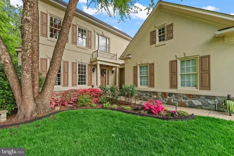 6256 Kingfisher Ln, Alexandria, VA 22312