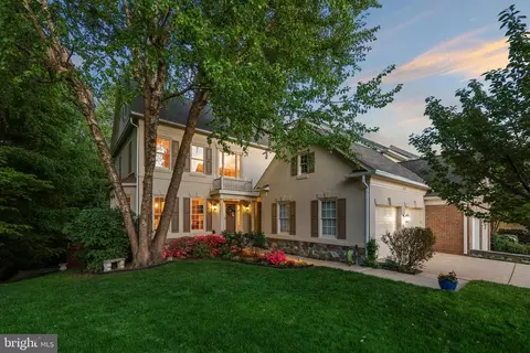 6256 Kingfisher Ln, Alexandria, VA 22312