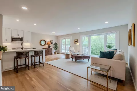 1706 Burning Tree Dr, Vienna, VA 22182