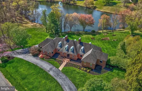 11221 Country Pl, Oakton, VA 22124