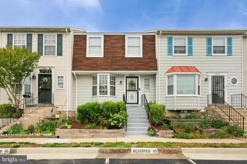 8504 Southlawn Ct, Alexandria, VA 22309