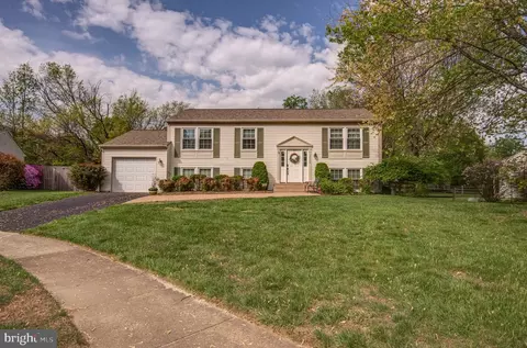 12609 Etruscan Dr, Herndon, VA 20171