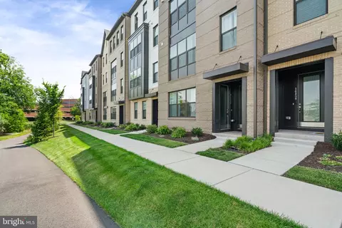 14350 Yesler Ave #4, Chantilly, VA 20151