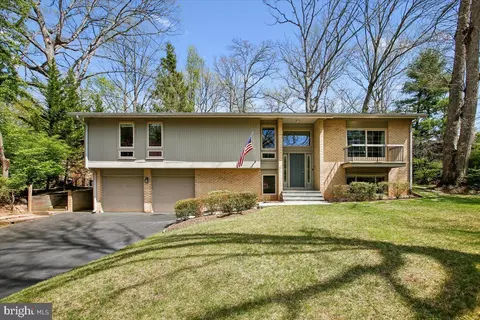 1440 Aldenham Ln, Reston, VA 20190