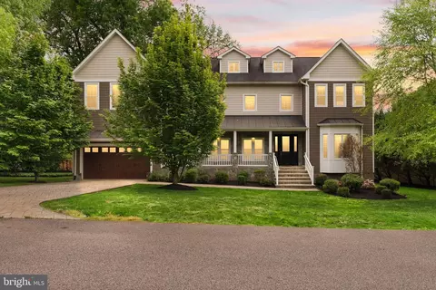 5125 Remington Dr, Alexandria, VA 22309