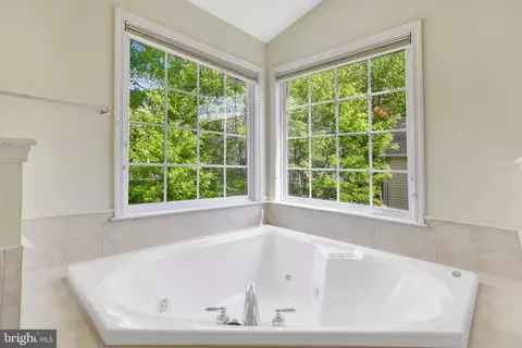 Bath - 6247 Rolling Spring Ct, Springfield, VA 22152 photo 2 of 6