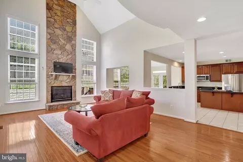 Living - 6247 Rolling Spring Ct, Springfield, VA 22152 photo 2 of 7