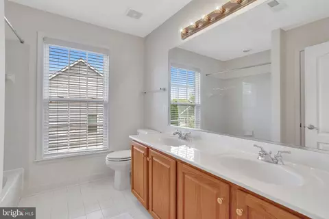 Bath - 6247 Rolling Spring Ct, Springfield, VA 22152 photo 4 of 6