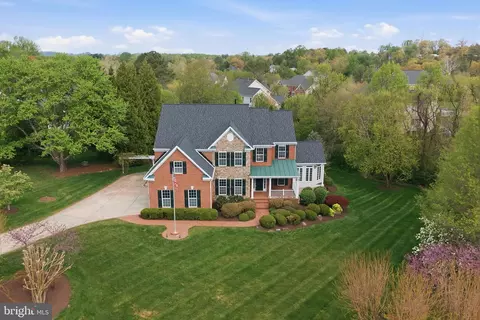 1220 Admiral Zumwalt Ln, Herndon, VA 20170