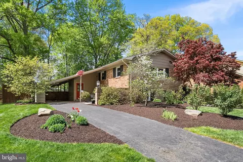 8408 Brewster Dr, Alexandria, VA 22308