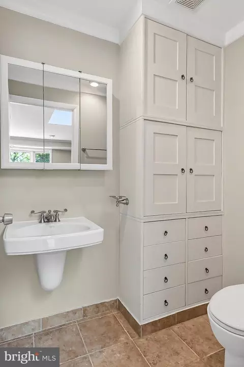 Bath - 5509 Inverchapel Rd, Springfield, VA 22151 photo 1 of 3