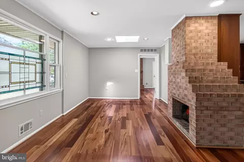 Living - 5509 Inverchapel Rd, Springfield, VA 22151 photo 3 of 6
