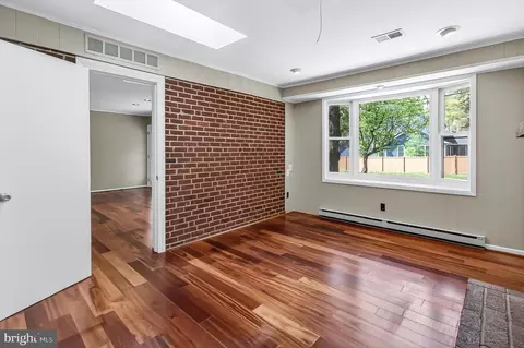 Living - 5509 Inverchapel Rd, Springfield, VA 22151 photo 4 of 6