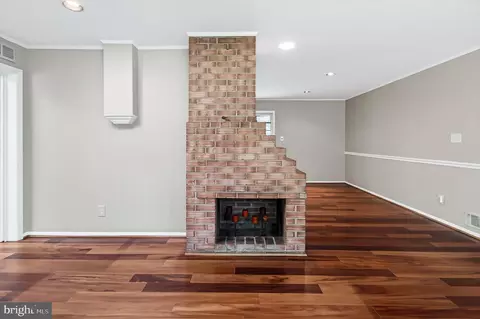Living - 5509 Inverchapel Rd, Springfield, VA 22151 photo 2 of 6