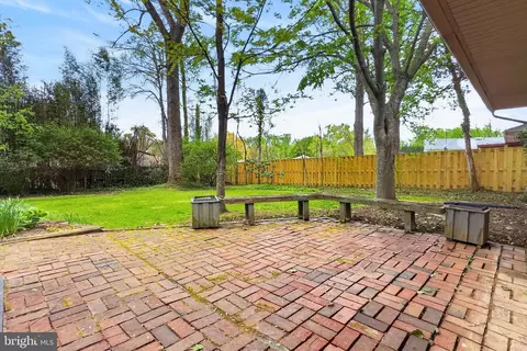 Exterior - 5509 Inverchapel Rd, Springfield, VA 22151 photo 6 of 11