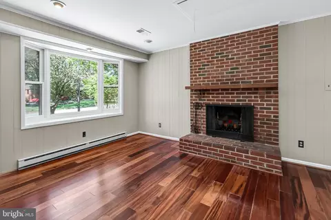 Living - 5509 Inverchapel Rd, Springfield, VA 22151 photo 5 of 6