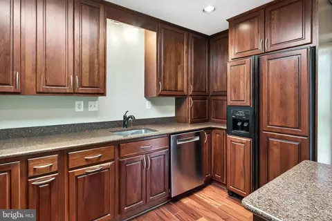 Kitchen - 5509 Inverchapel Rd, Springfield, VA 22151 photo 4 of 4