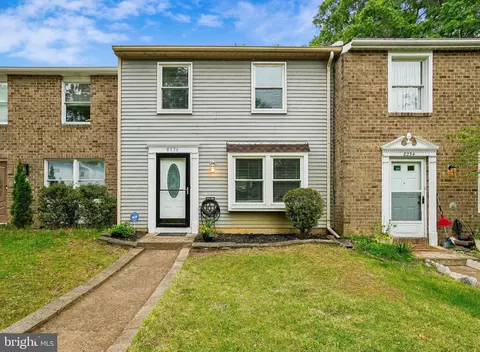 8236 Claremont Woods Dr, Alexandria, VA 22309