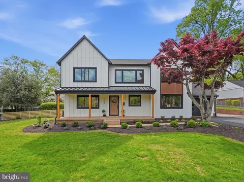 7109 Idylwood Rd, Falls Church, VA 22043