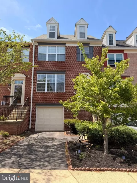 7405 Dunnington Pl, Alexandria, VA 22315